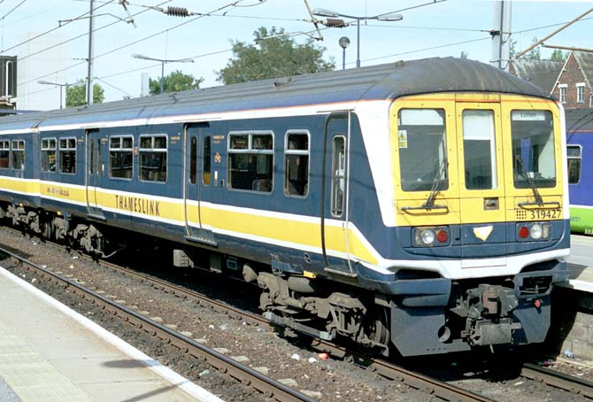 Thameslink EMU 319427 at Bedford station in 2004