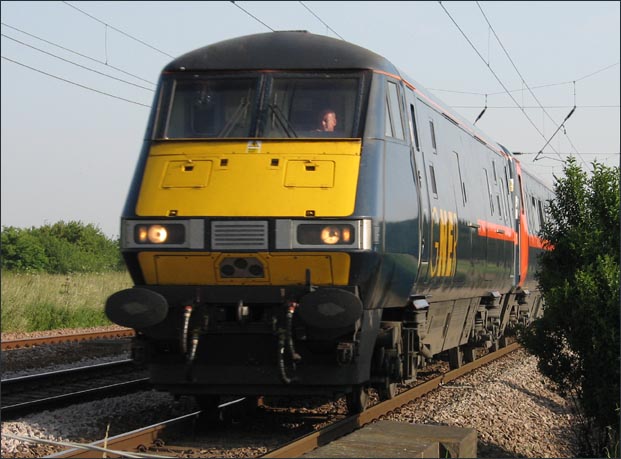 GNER up train at Conington in 2006 