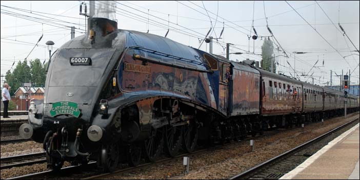 A4 Sir Nigel Gresley though Doncaster station in 2008