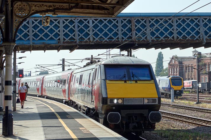 LNER class 91111 into Doncaster station on the 7th of September 2021