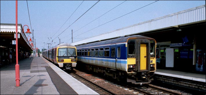 WAGN class 3655525 and class 153335 in Ely station 