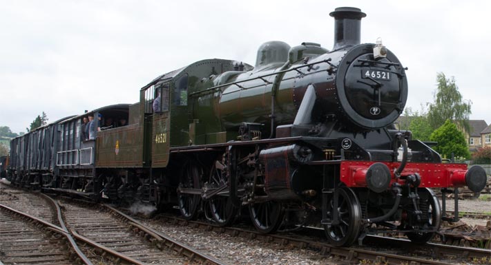 46521 at Winchcombe station 