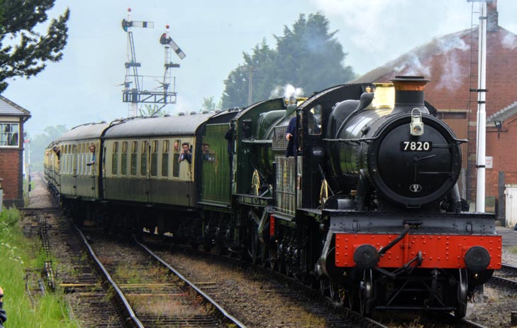  4-6-0 no.7820 'Dinmore Manor' and Hawkworth Modified Hall no.7903 'Foremarke Hall' 