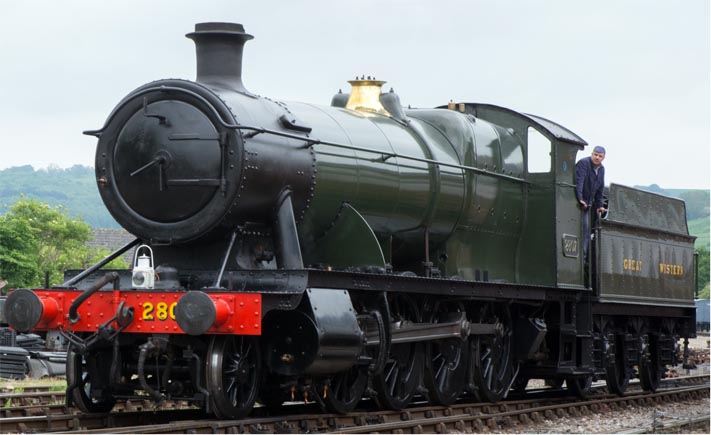 GWR 2807 at Winchcombe station 