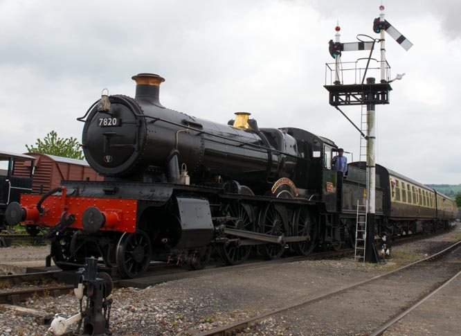 GWR 4-6-0 no.7820 Dinmore Manor 