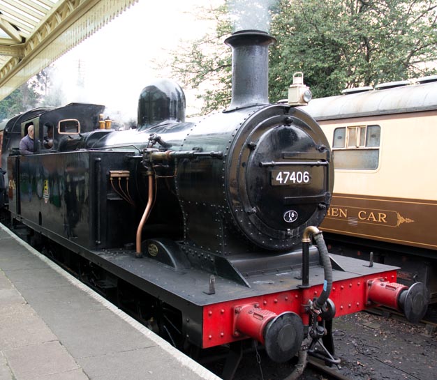 0-6-0T 47406 at Loughborough station 