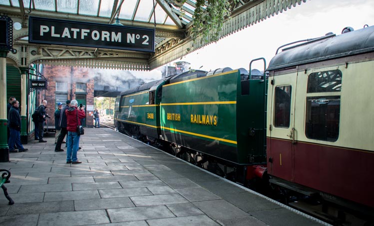 4-6-2 no.34081 92 Squadron in platform no.2 at Loughborough.
