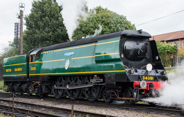 Southern Battle of Britain class 4-6-2 no.34081 92 Squadron 