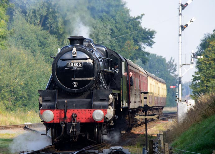 45305 into Quorn and Woodhouse station 