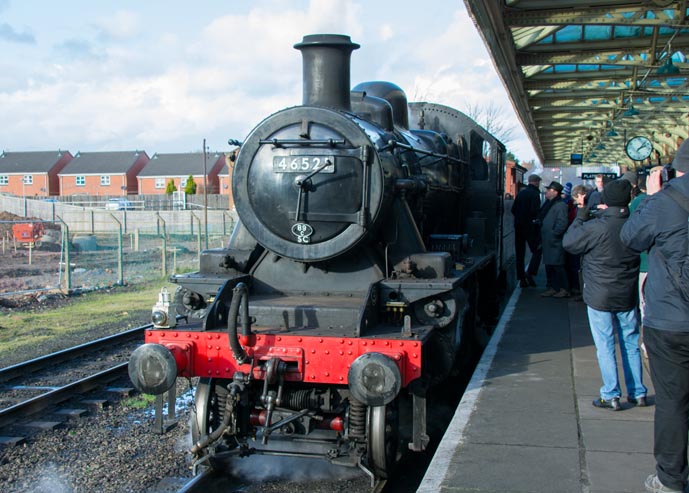 46521 in Loughborough station 