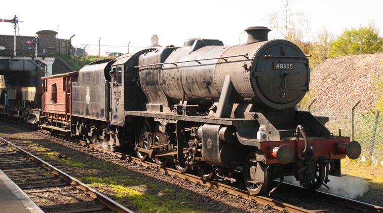 8F 48305 at Loughborough 9th April 2011 