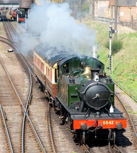 GWR 5542 leaving Loughborough 