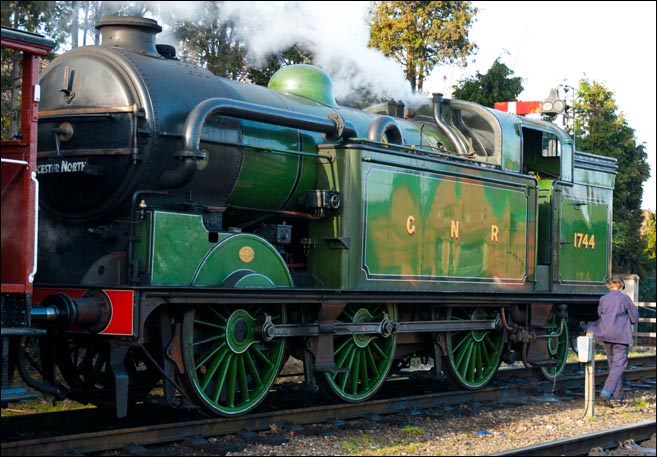 N2 1744 in GNR colours at Loughborough