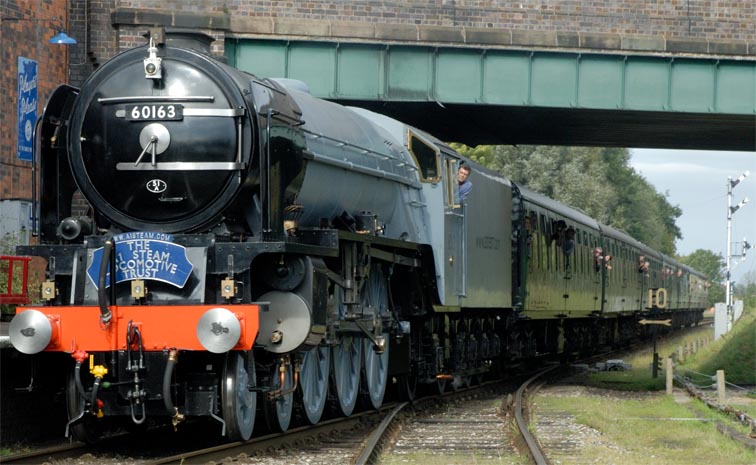 60163 coming into Quorn and Woodhouse  railway station
