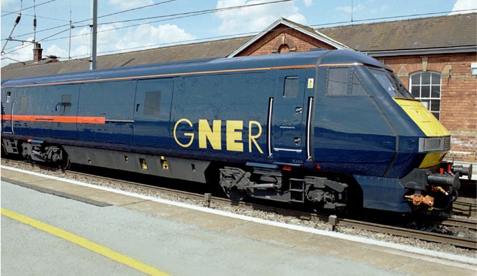 An up GNER train at Grantham station in 2004