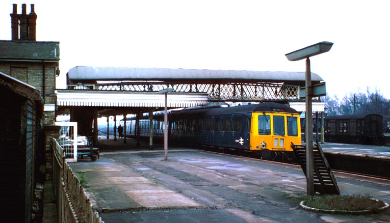 Huntingdon staion with a DMU to Kings Cross