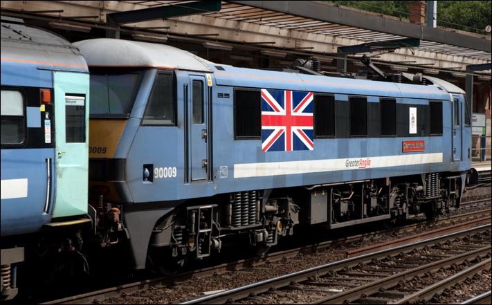 Greater Anglia class 90009 Diamond Jubilee in Ipswich station 