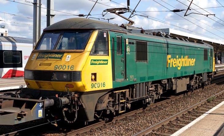 Greater Anglia Class 90014 'Norfolk and Norwich Fesival' 