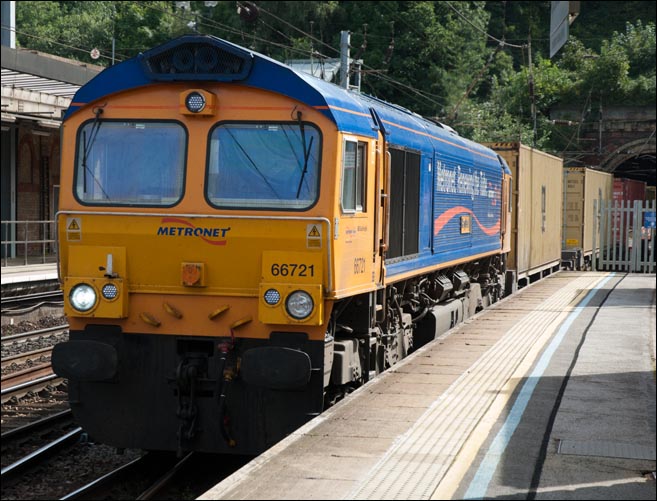 GBRf class 66721 in Metronet colours comes into Ipswich station on the 6th of September 2012 