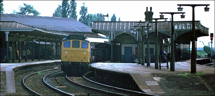 A class 25 on down freight though platform 2 at Kettering station. A class 25 on down freight though platform 2 at Kettering station.