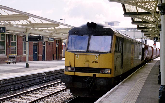 EWS class 60046 comes into platform 2 at Kettering in 2006 EWS class 60046 comes into platform 2 at Kettering in 2006