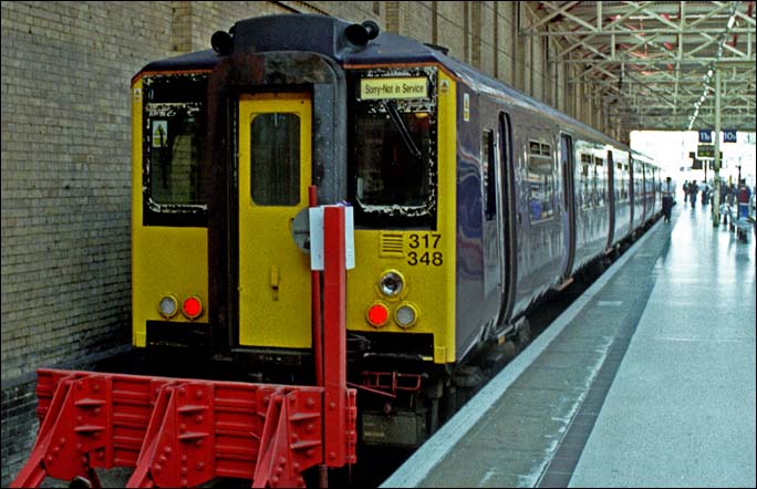 WAGN 317348 out of Service at Kings Cross in 2004