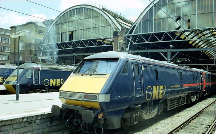 GNER class 91112 County of Cambridgeshire at Kings Cross in 2004 GNER class 91112 County of Cambridgeshire at Kings Cross in 2004