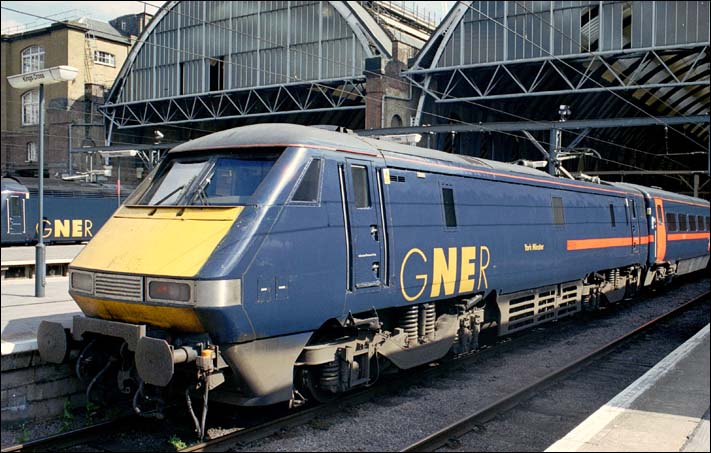 GNER class 91126 York Minster at Kings Cross GNER 91126 York Minster at Kings Cross