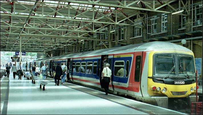 WAGN class 365520 in Platform 10 at Kings Cross station WAGN 365520 in Platform 10 at Kings Cross station