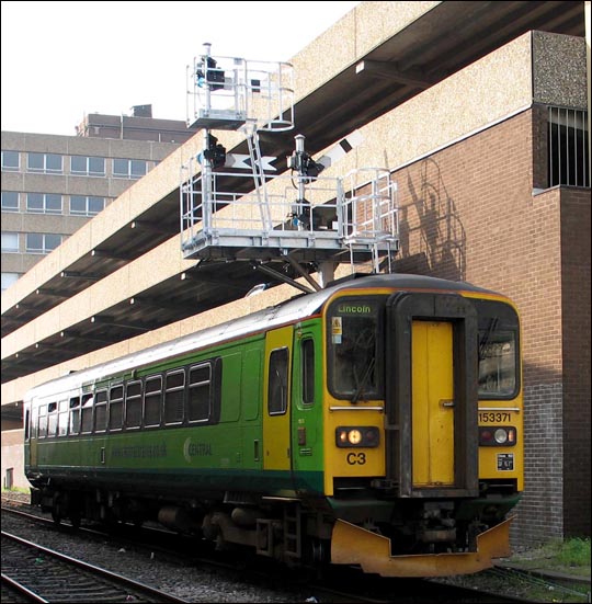 Central Trains class 153371 into Lincoln in 2005