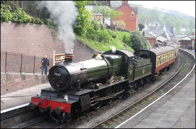 GWR no.7822 Foxcote Manor in Llangollen station 