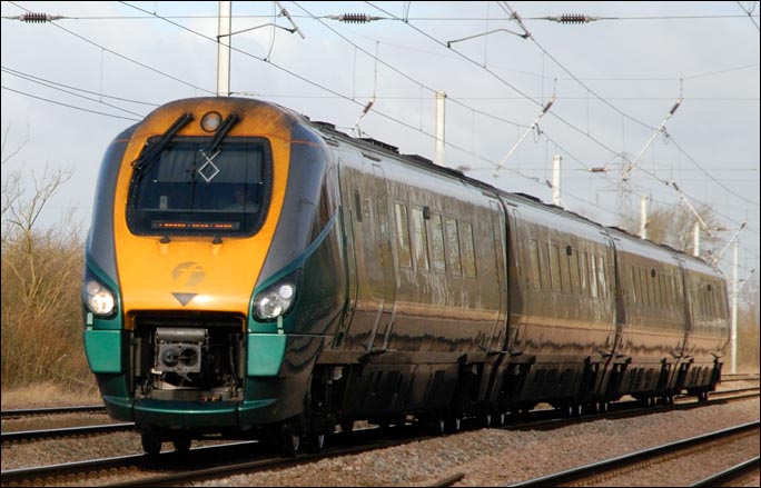 Hull Trains class 222 on a up train at Lolham north of Helpston