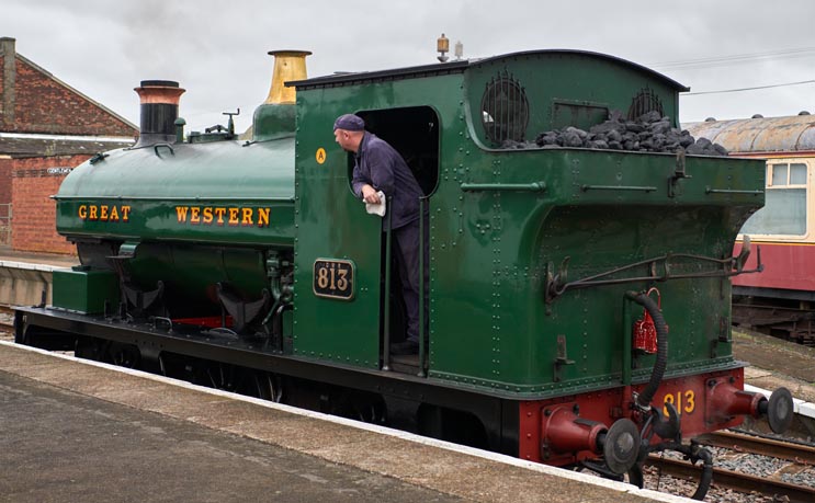 GWR 0-6-0ST 813 in Dereham station 