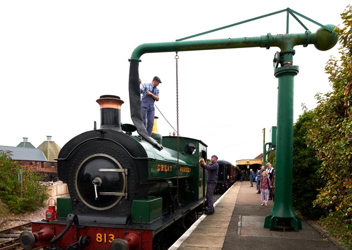 GWR 0-6-0ST 813 in Dereham station 