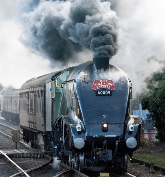 A4 60009 Union of South Africa at March on the Christmas White Rose