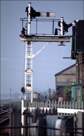 Signal at March Twenty Foot river bridge road crossing 
