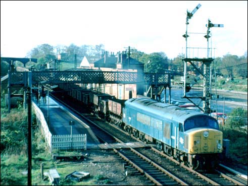 Class 45 on loaded coal train though Melton Mowbray railway station. Class 45 on loaded coal train though Melton Station