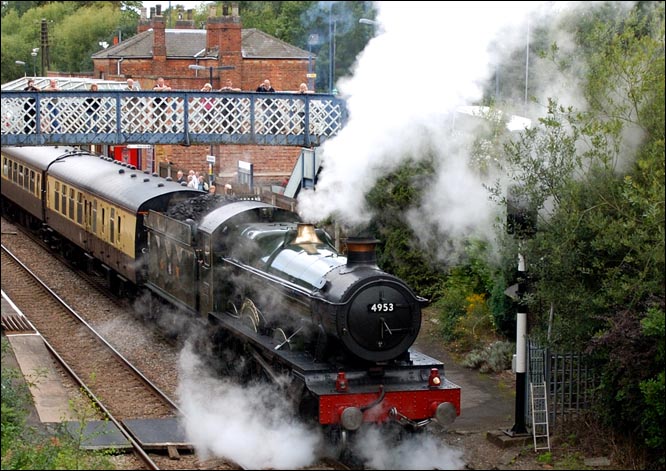 GWR 4953 Pitchford Hall about to leave Meton Mowbray station for Corby
