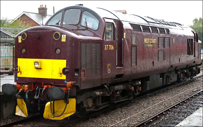 Class 37 706 at Dereham 