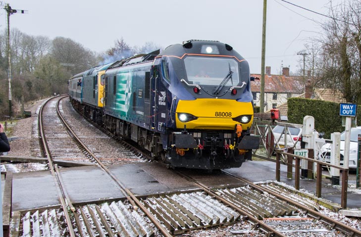 DRS class 88008 and class 33035 