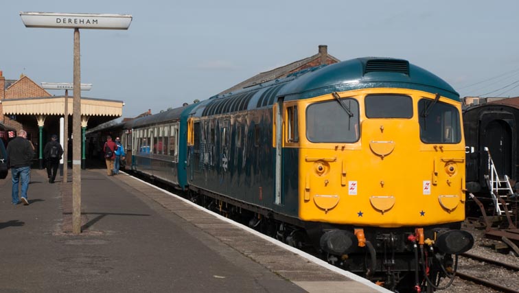 Class 26 007 in Dereham station 