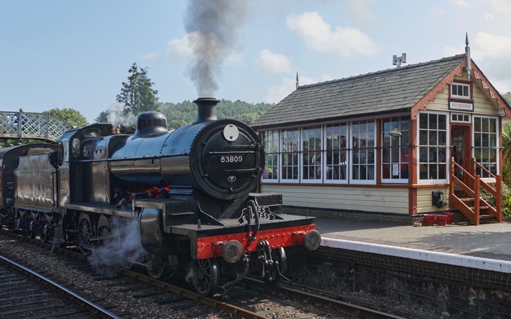 SD 2-8-0 53809 into Weyboure past the signal box 