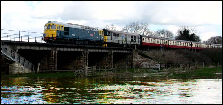 Class 33065 and 31 271 into Wansford station 