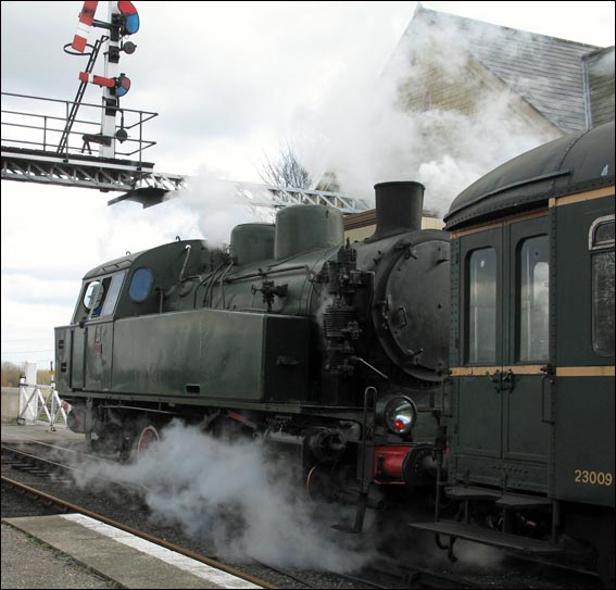 0-8-0T leaves Wansford for Peterborough in 2005