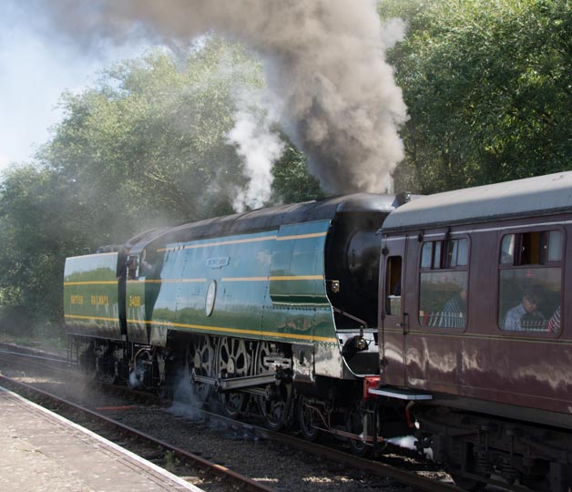 Southern Battle of Britain class 4-6-4 no.34081 '92 Squadron' 