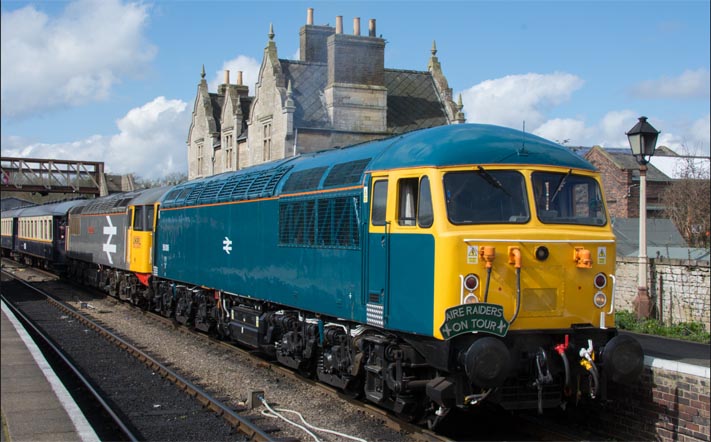 Class 56006 and class 56098 