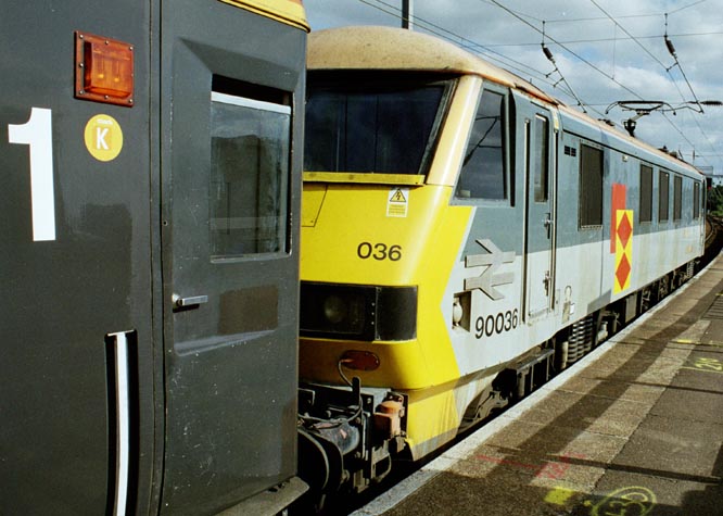 Class 90036 from the other end in Norwich station in 2005.