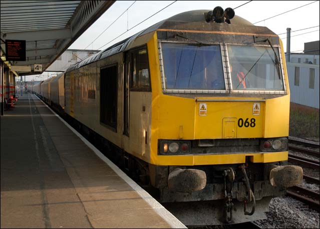 EWS class 60068 though platform 4 in 2008