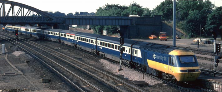 Inter City 125 254011 comes into platform 4 at Peterborough