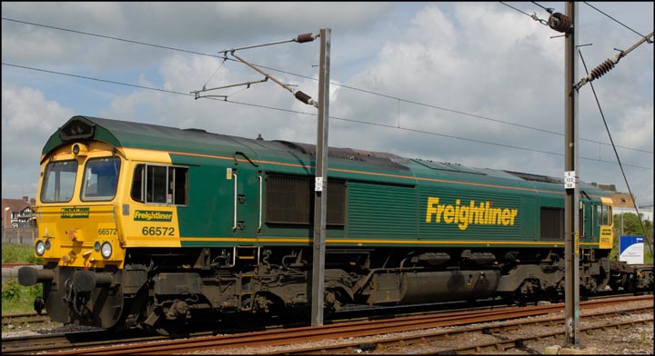 Freightliner 66572 in the goods loops next to Peterborough station 